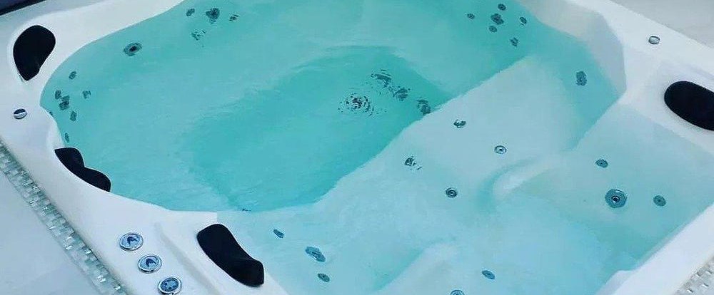 Banheira SPA da Aqua Design com hidromassagem ligada